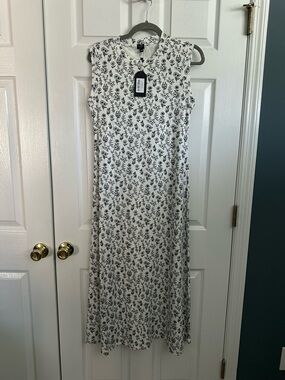 NWT Aleeza Paris Sleeveless Floral Maxi Dress